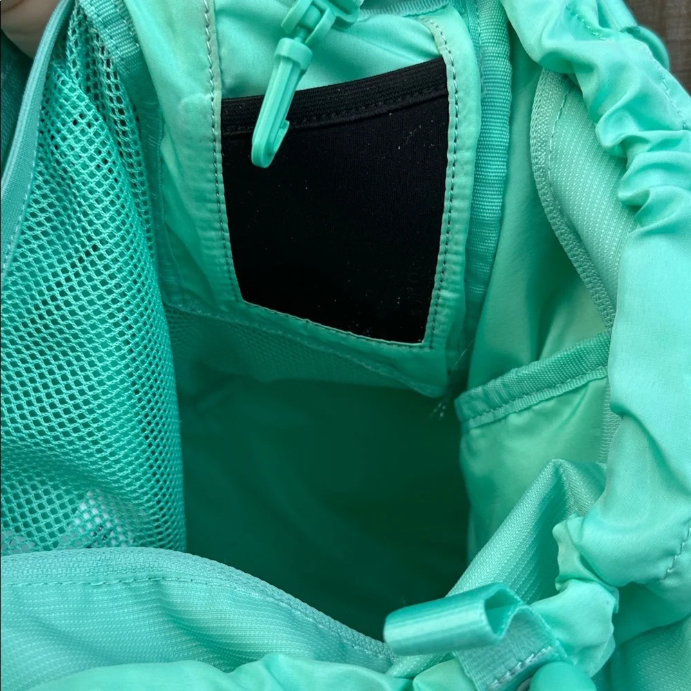 Herschel Supply Company Barnes Tote - Picture 6 of 9